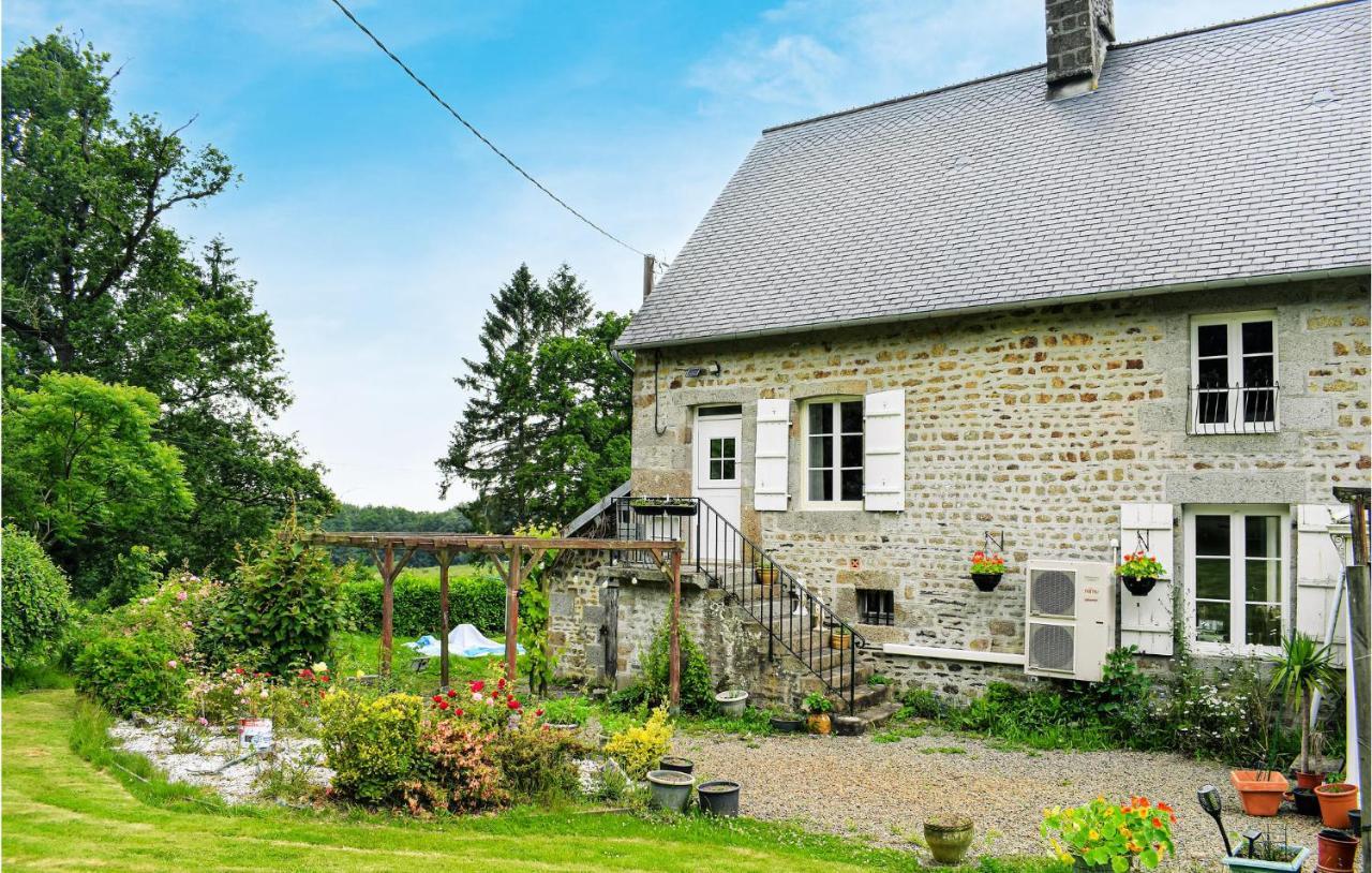 Awesome Home In Saint-Sever-Calvados With Kitchen Exteriör bild