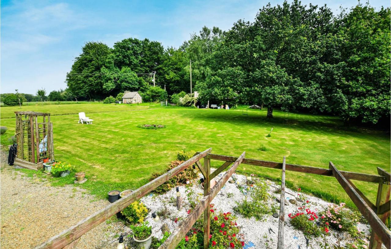 Awesome Home In Saint-Sever-Calvados With Kitchen Exteriör bild