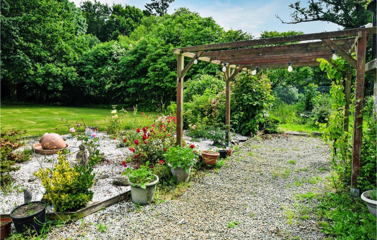 Awesome Home In Saint-Sever-Calvados With Kitchen Exteriör bild