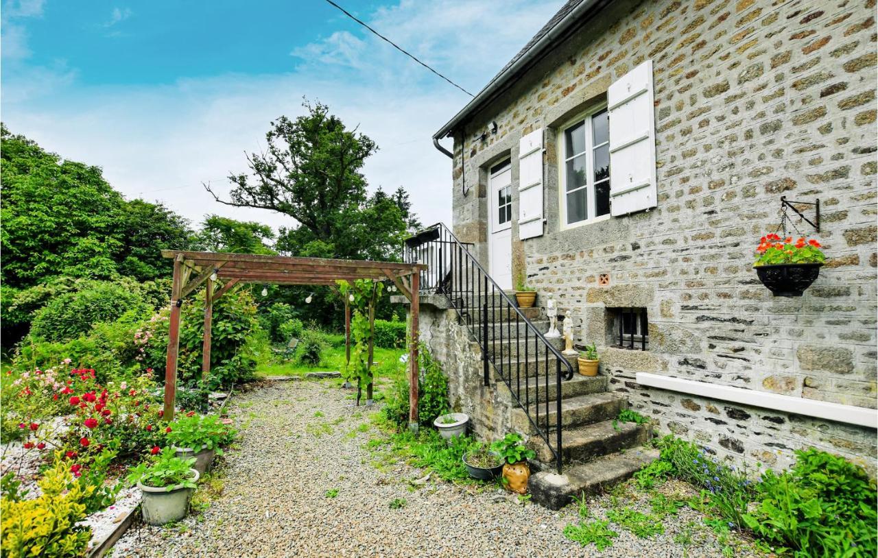 Awesome Home In Saint-Sever-Calvados With Kitchen Exteriör bild