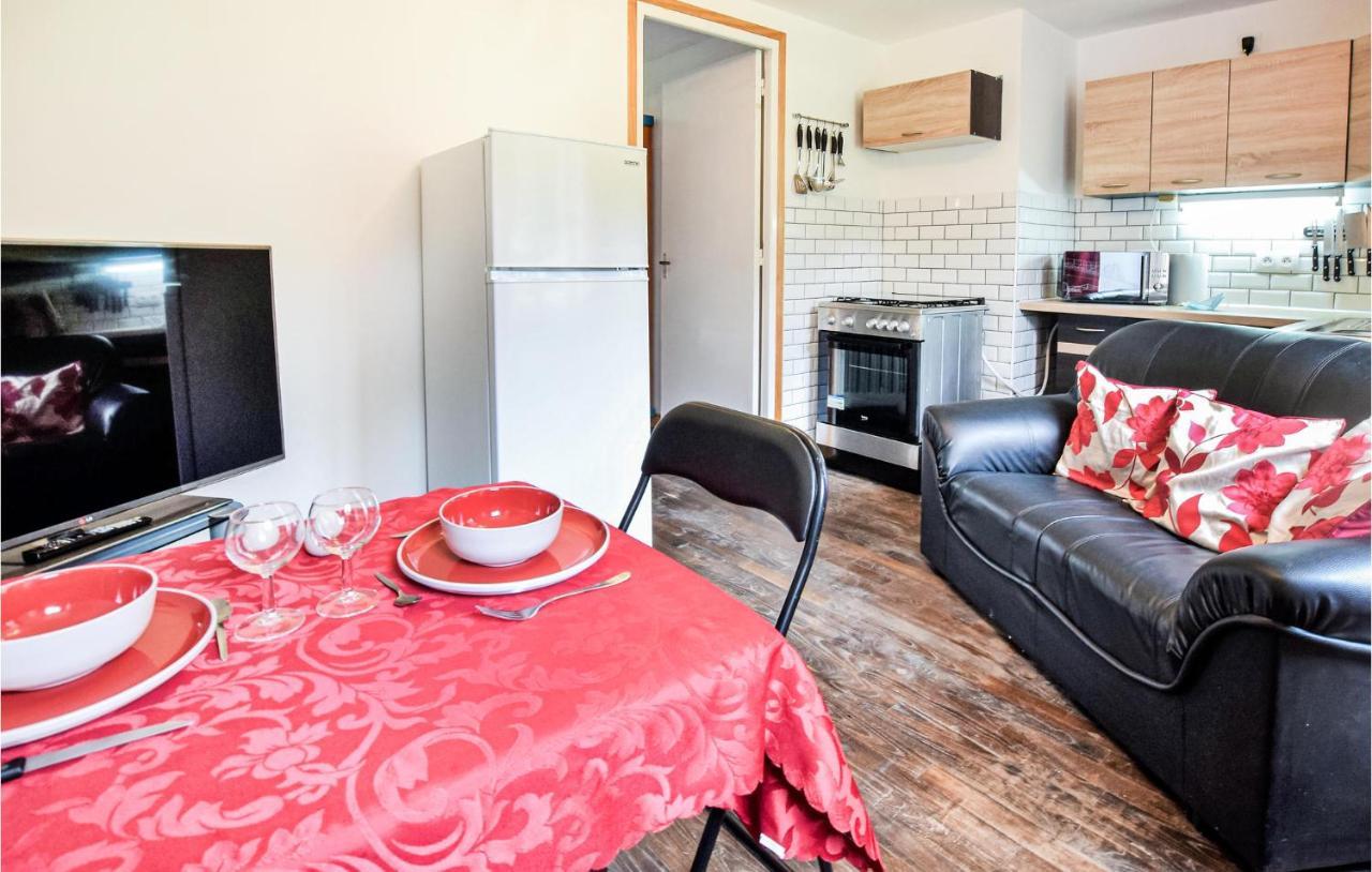 Awesome Home In Saint-Sever-Calvados With Kitchen Exteriör bild