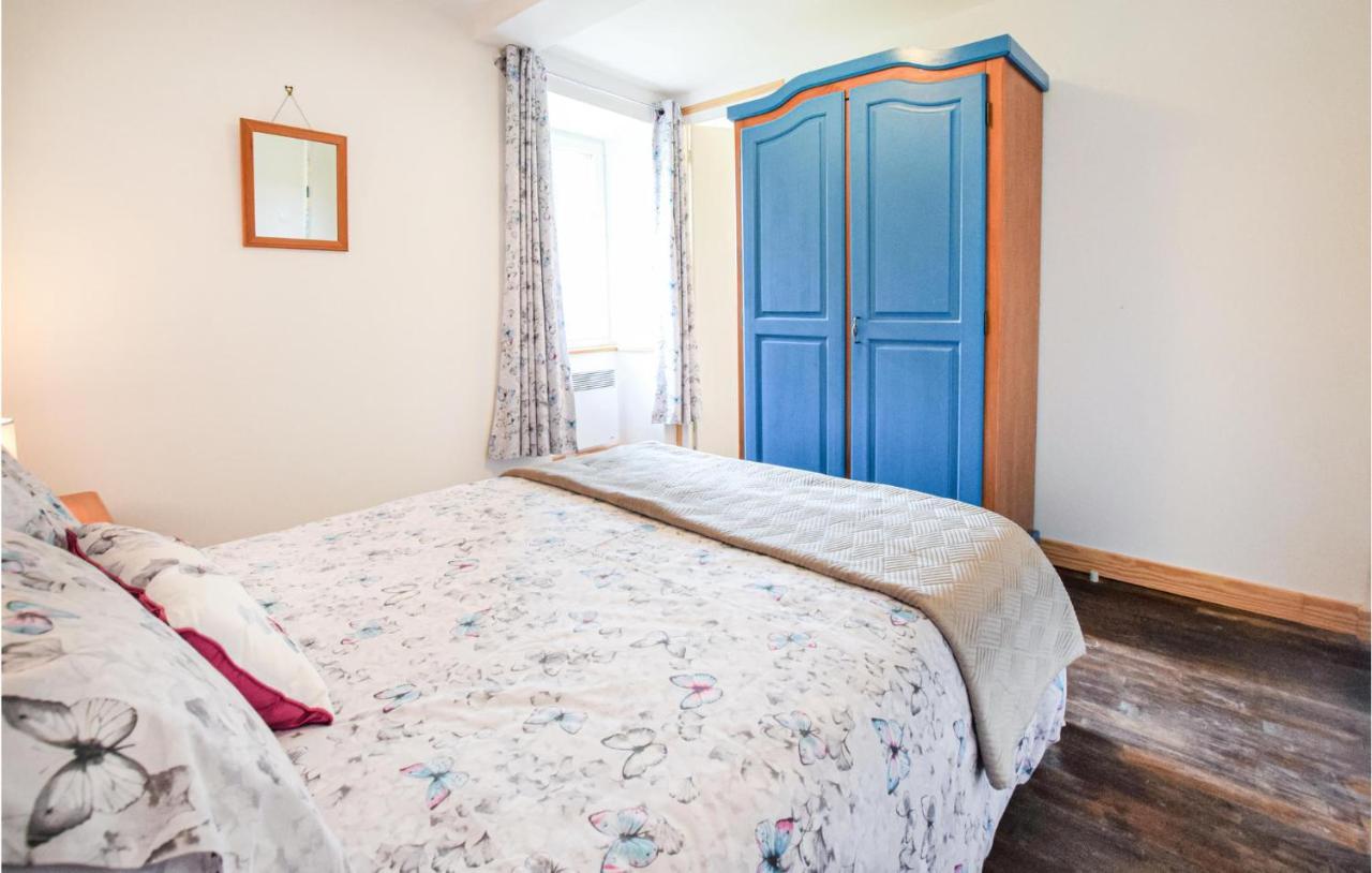 Awesome Home In Saint-Sever-Calvados With Kitchen Exteriör bild